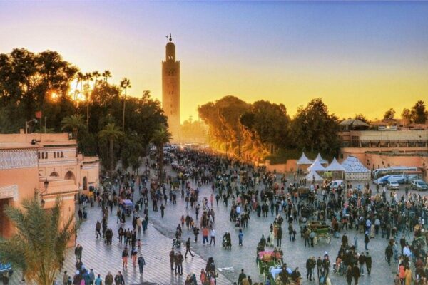 Marrakech Medina vue foule place principale